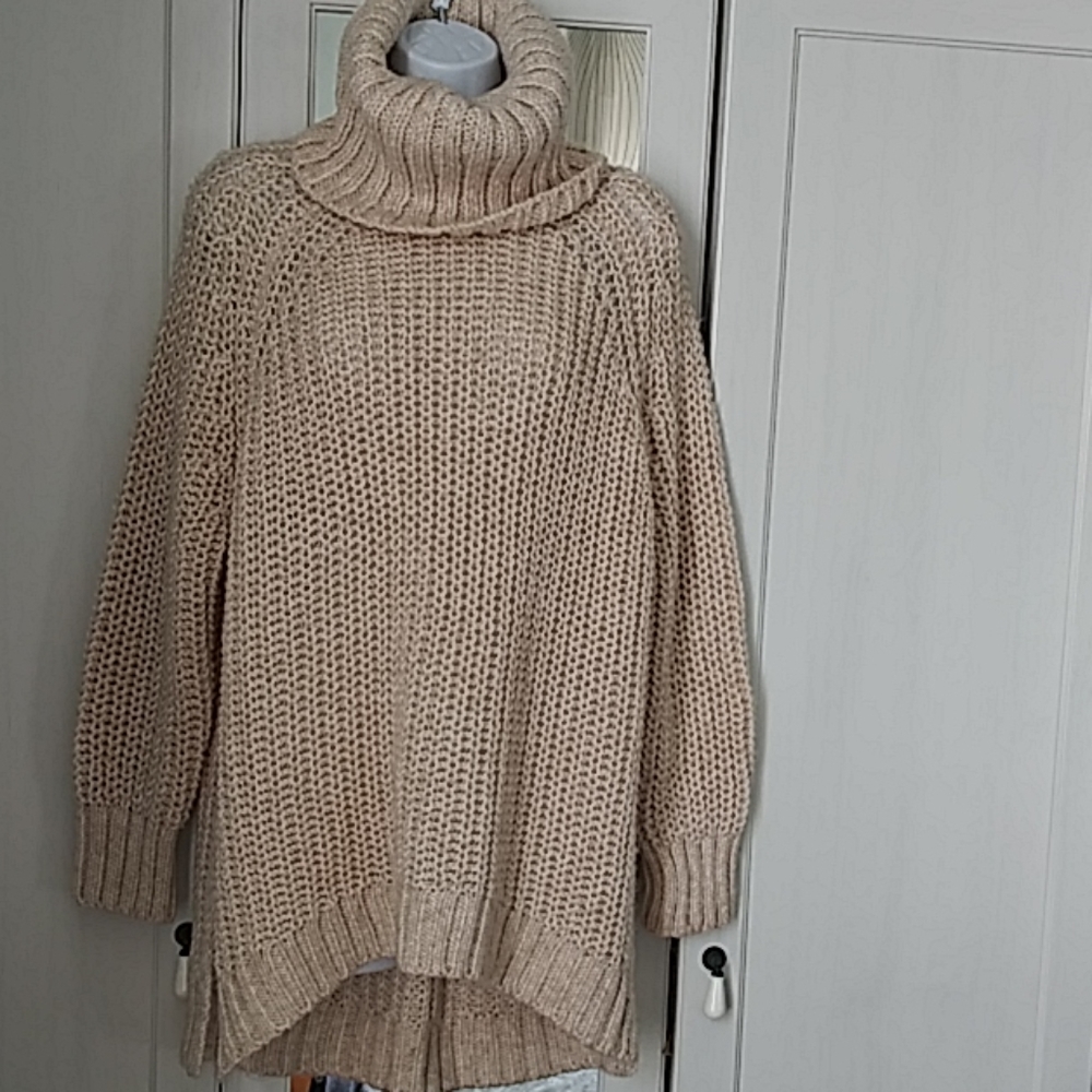 HM Chunky low high holiday sweater, size XS